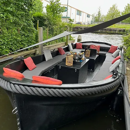 Tuinhuis Aan Het Water 브어버그