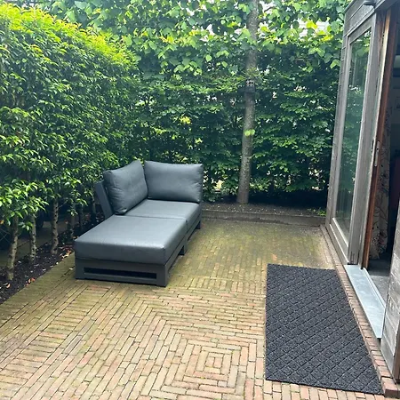 Tuinhuis Aan Het Water Vakantiehuis Voorburg