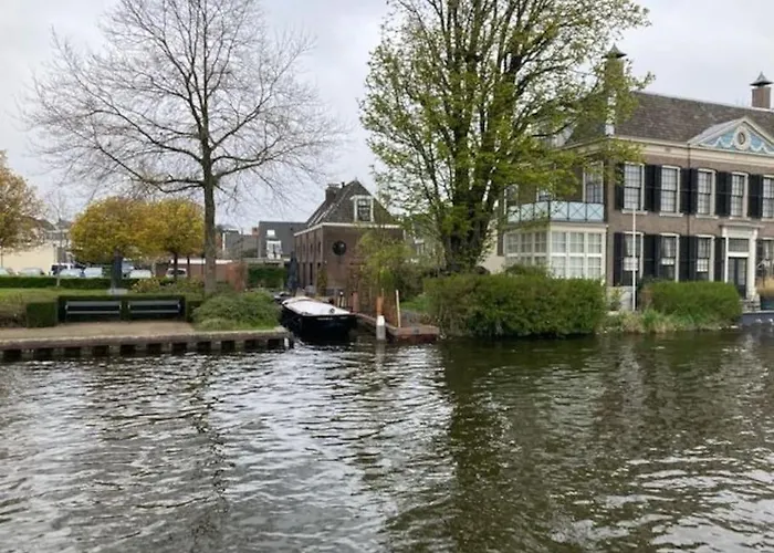 Tuinhuis Aan Het Water *