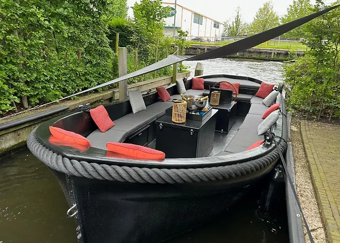 Tuinhuis Aan Het Water Voorburg