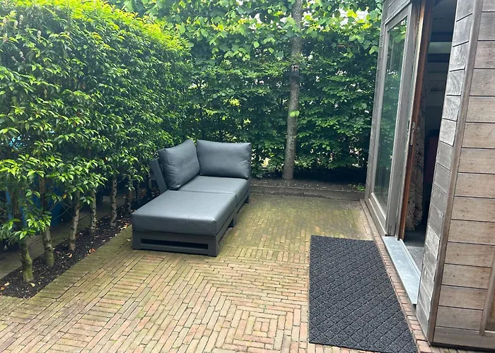 Tuinhuis Aan Het Water Vakantiehuis Voorburg