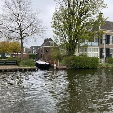 Tuinhuis Aan Het Water *